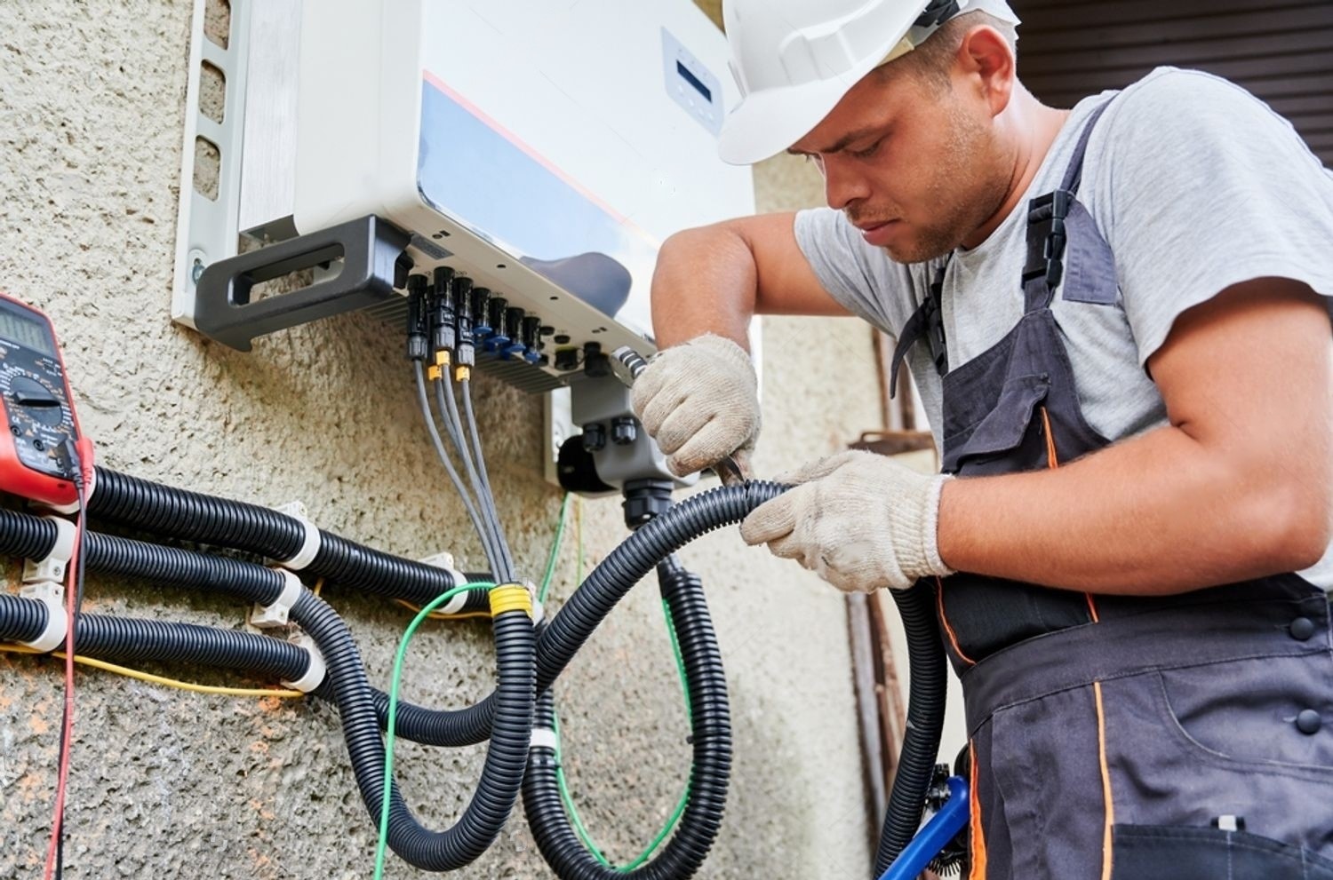 Instalaciones y Reparaciones Eléctricas y Electrónicas